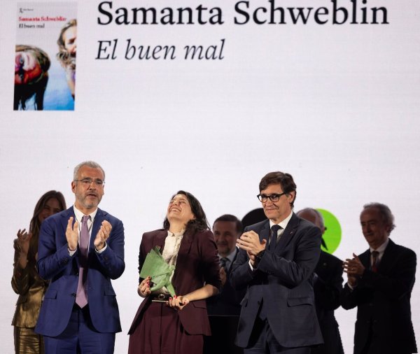 Samanta Schweblin met Maurici Lucena (Aena) en Salvador Illa (Generalitat van Catalonië)